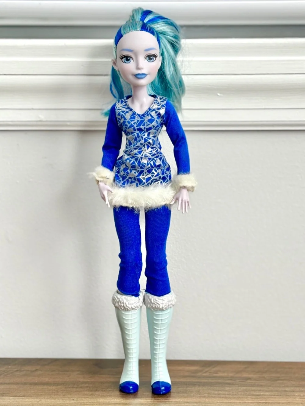 DC Super Hero Girls Frost Action Figure Doll Mattel Outfit Boots COMPLETE 2015